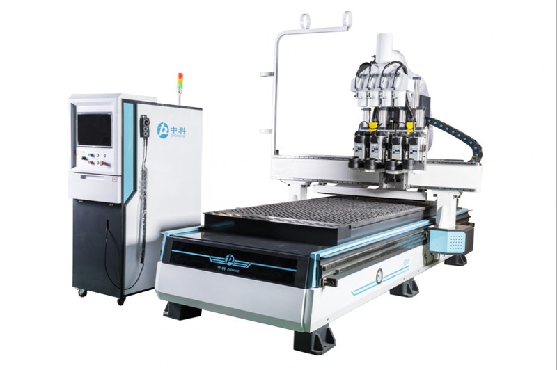 may-cnc-thay-dao-tu-dong-va-may-cnc-4-dau-2