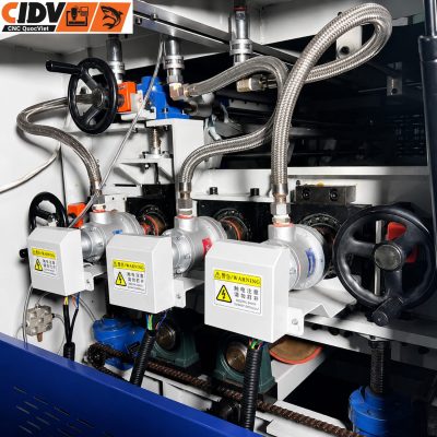 Chi tiết cụm đầu máy và hệ thống đường ống keo PUR của máy GXY-PUR-1400A