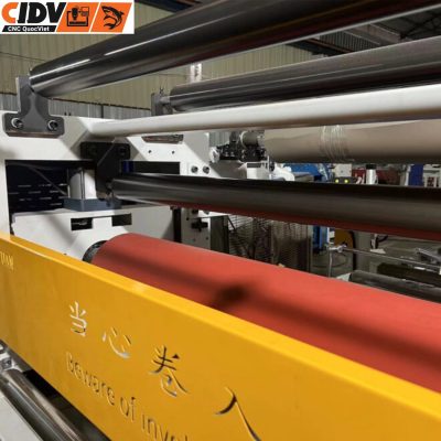 Chi tiết lô ép cao su và trục cán của máy cán phủ PUR GXY-PUR-1400A